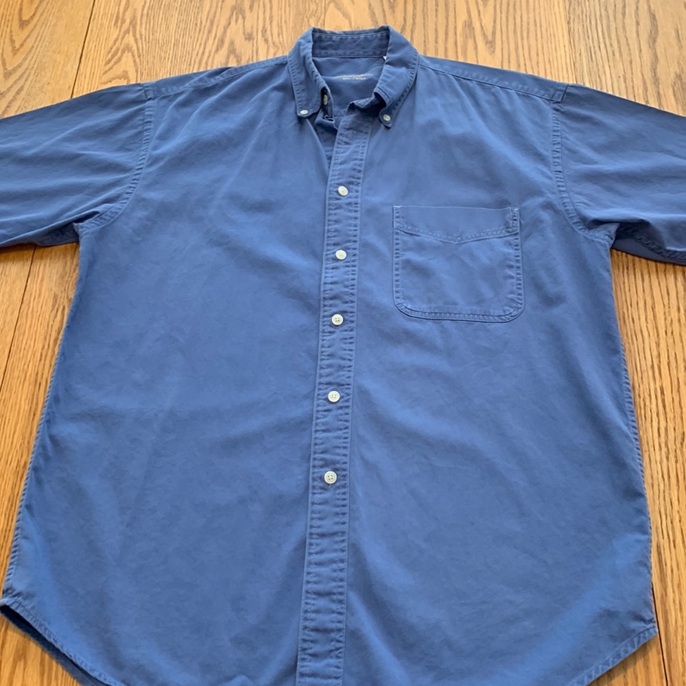 Vintage ST John’s Bay Blue Short sleeve shirt. Size medium
